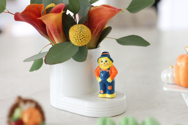pinstripes round cutie container with scarecrow mini