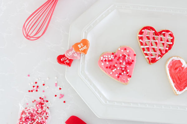 valentine's day mini with valentines day cookies, kiss me, love u, be mine heart mini