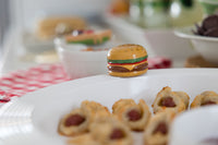 'bun of it' hamburger mini on a round platter