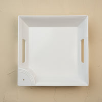 the square melamine tray brings both style and practicality to the table. ideal for indoor or outdoor entertaining